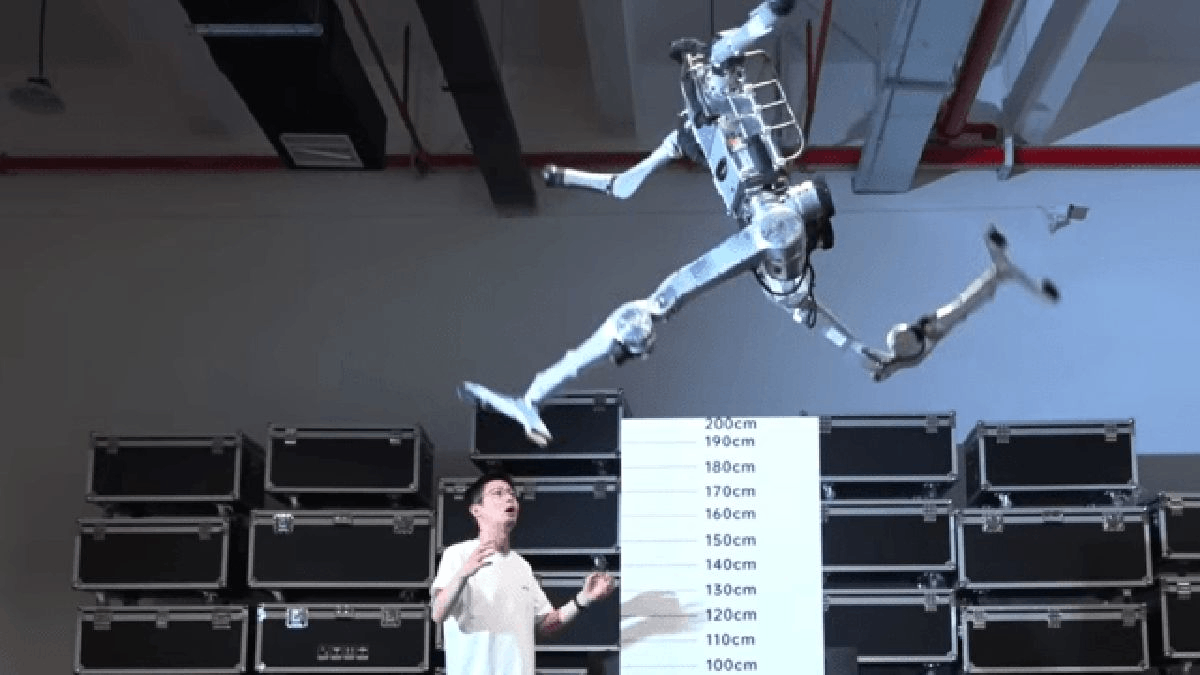 Canggih! China Bikin Robot Superman yang Mampu Melompat Setinggi 2 Meter 51 Canggih! China Bikin Robot Superman yang Mampu Melompat Setinggi 2 Meter