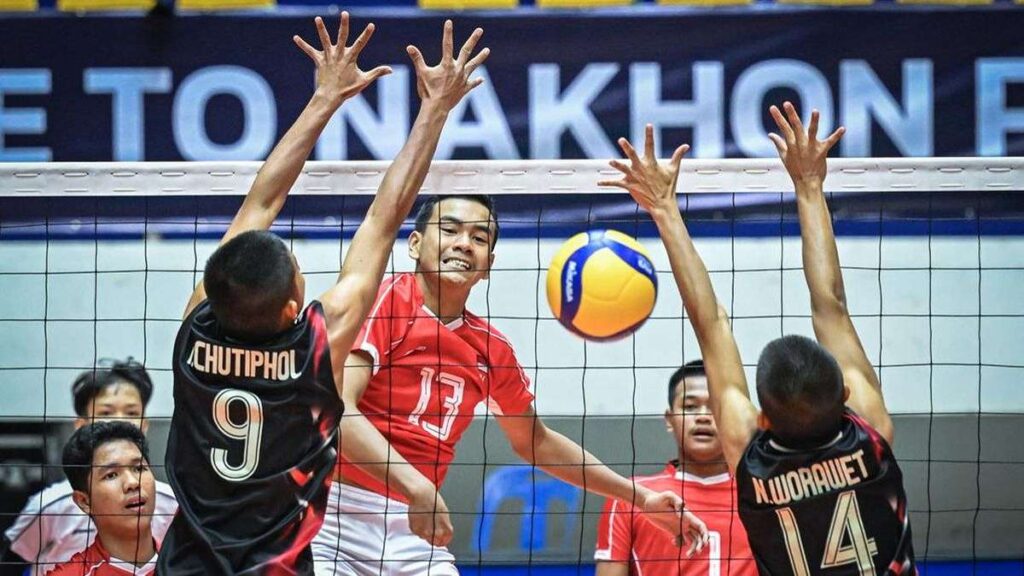Timnas Voli Indonesia Resmi Agendakan 3 Laga Uji Coba Siap Tempur 53 Timnas Voli Indonesia, Pemain voli melakukan blok di atas net saat pertandingan