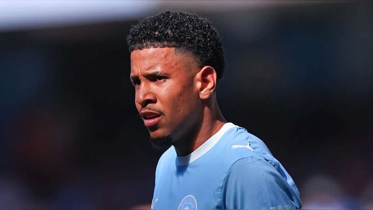 Transfer Savinho ke Tottenham Pecah Rekor Fantastis Rp 1,7 Triliun 51 Transfer Savinho ke Tottenham Inggris, Pemain sepak bola mengenakan seragam biru muda