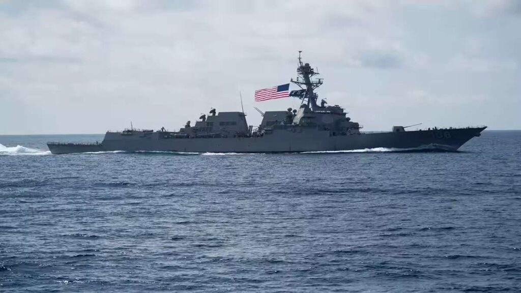 USS Benfold Mogok Parah 4 Hari Resmi Ungkap Masalah Armada Militer AS 52 Kapal USS Benfold Angkatan Laut AS yang berlayar di laut dengan mengibarkan bendera Amerika Serikat
