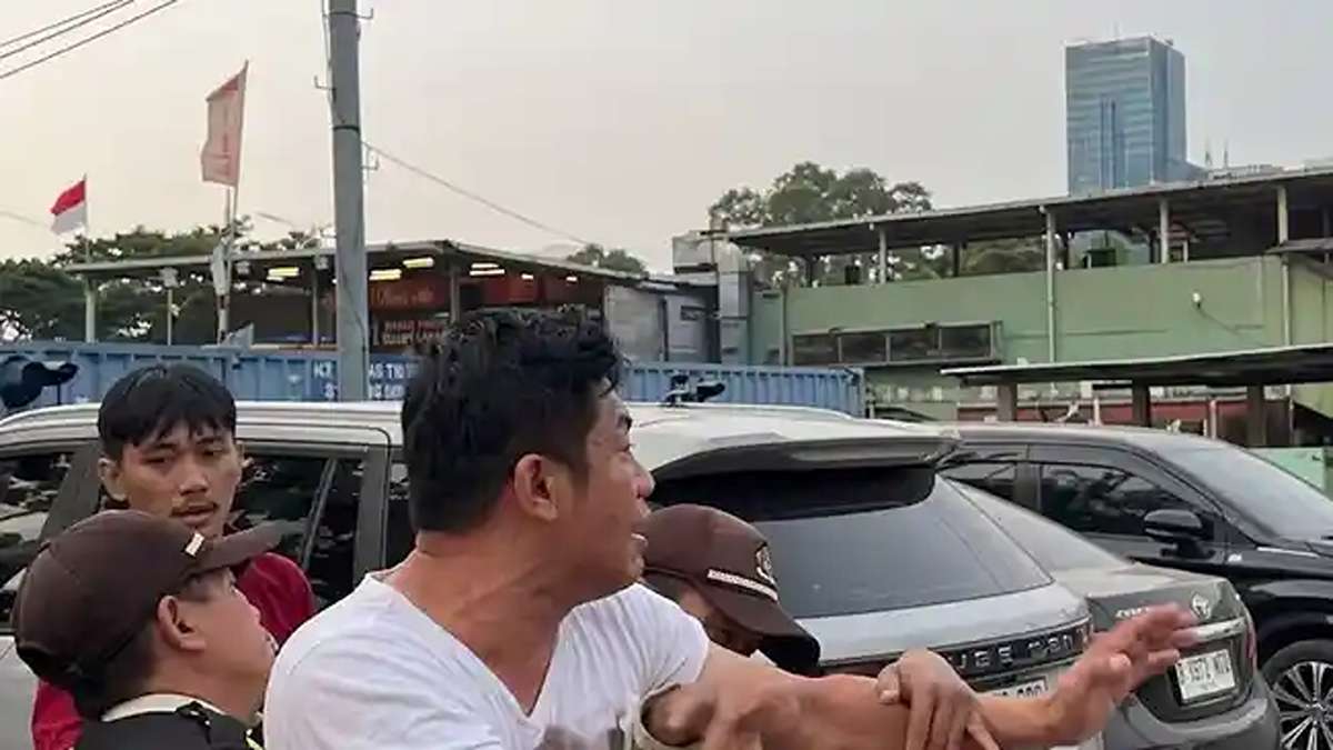 Heboh! Polisi Selidiki Perkelahian Rebutan Cas Baterai EV di Tangerang 52 1000000694
