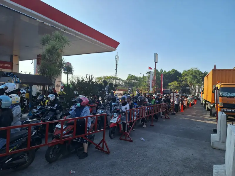 Parah! Kelangkaan BBM di Makassar Lumpuhkan Aktivitas Warga 51 1e871700 b009 11f1 a540 61c3f7fc4e6c.jpg