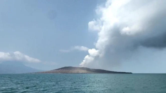 Gempar! Air Laut Surut Perairan Banten Bukan karena Krakatau 51 6aa1656ebeffa aktivitas gunung anak krakatau gak di selat sunda masih terus erupsi lampung.jpg