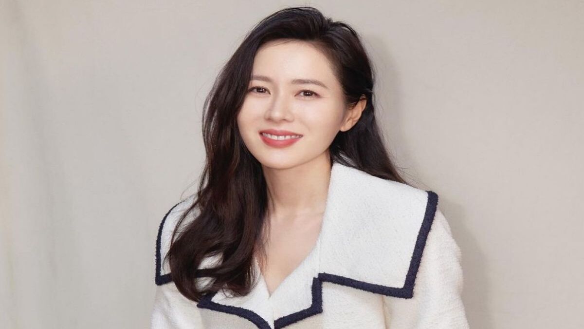 Mengejutkan! Son Ye Jin Minta Maaf Usai Puji Visual Tampan Anak di Televisi 51 Son Ye Jin Minta Maaf Usai Puji Visual Tampan Anak