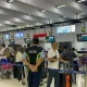 Resmi! Bandara Soetta Kembali Beroperasi, Runway hingga Apron Dibersihkan dari Debu 53 BANDARA Soekarno Hatta DITUTUP Penumpang memenuhi kursi Terminal 1 Soetta