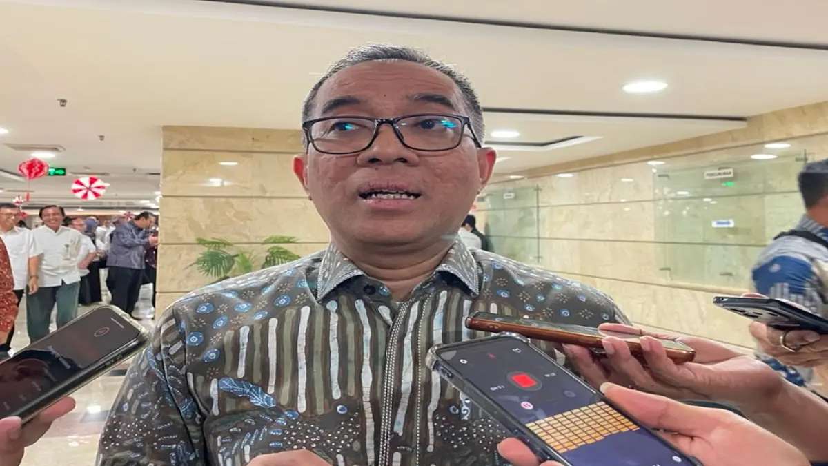 Wakil Ketua DPR RI, Sufmi Dasco Ahmad, tengah memberikan keterangan kepada awak media