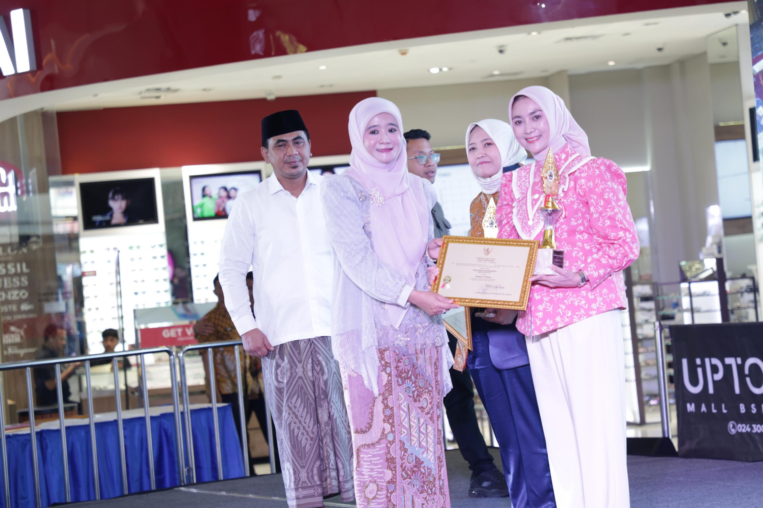 Festival Literasi Jateng Hadirkan Inspirasi! Budaya Membaca Generasi Zilenial Terus Diperkuat 52 Festival Literasi2 scaled 1