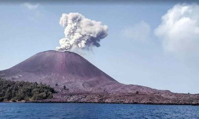 Gunung Anak Krakatau Erupsi BMKG Tak Berpotensi Tsunami
