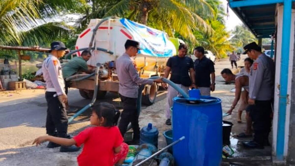 Aksi Responsif! Polda Sumsel Salurkan Air Bersih untuk Warga Muara Lakitan yang Kekeringan 53 IMG 0272 1