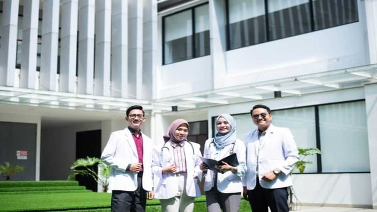 Alasan Mengapa Fakultas Kedokteran dan Kedokteran Gigi Dipisah Sejak Dulu 50 WhatsApp Image 2026 09 04 at 09.14.34 3