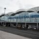 1 Bandara Kualanamu Lumpuh Penerbangan Batal Erupsi Sinabung 54 1 Bandara Kualanamu Lumpuh Penerbangan Batal Erupsi Sinabung, Tampak depan gedung terminal Bandara Internasional Kualanamu dengan arsitektur atap bergelombang dan dinding kaca besar