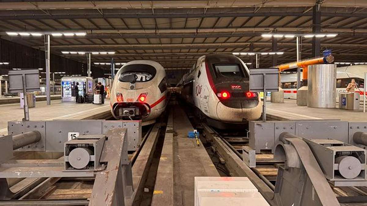 Mencekam! Ledakan di Stasiun Kereta Augsburg Jerman Mengakibatkan 2 Orang Terluka 52 Dua kereta kecepatan tinggi berdampingan di jalur stasiun terminal di bawah atap beratap tinggi