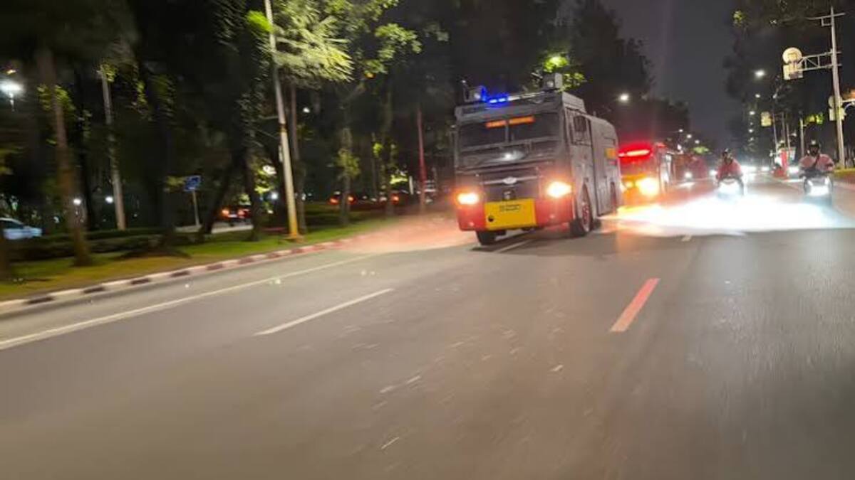 Aksi Heroik dan Sigap Brimob Membersihkan Abu Vulkanik di 3 Wilayah 51 images 2 2