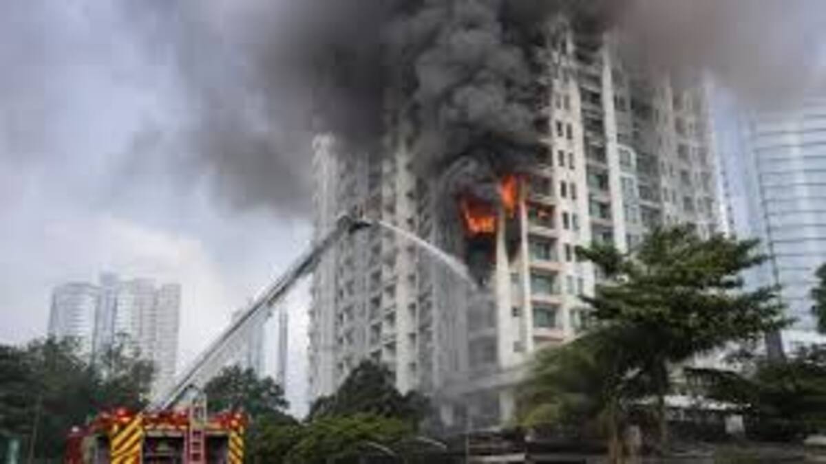 Kebakaran Apartemen Pavilion Mencekam, Kesaksian Panik Penghuni Saat Asap Tebal 51 images 2026 09 04T182010.109