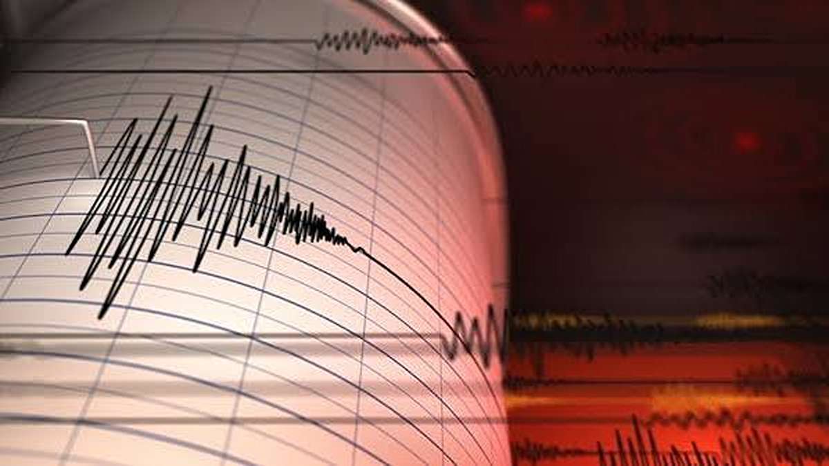Grafik seismograf yang merekam aktivitas gelombang gempa bumi