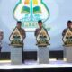 Lima orang pejabat berdiri di atas panggung di depan podium bermotif untuk meresmikan pembukaan MTQ