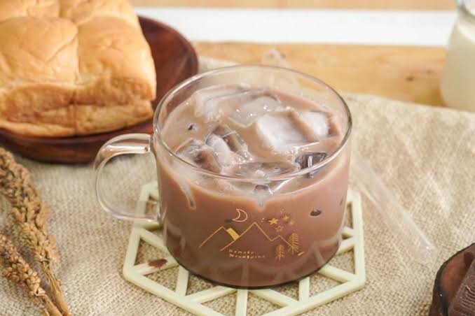 Legendaris! Es Coklat Cocol Tetap Digemari Meski Tren Kuliner Berganti 53 images 9 4