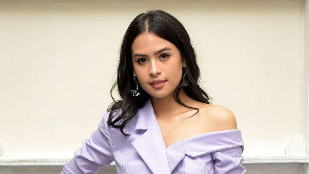 Maudy Ayunda Minta Maaf Usai Dikritik Warganet Terkait Konten Mindfulness 53 Perempuan berambut panjang dengan pakaian ungu tersenyum ke arah kamera