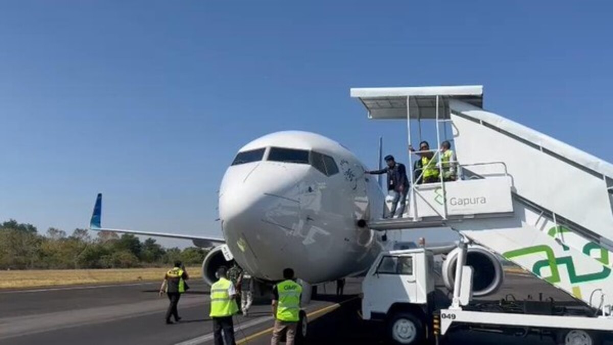 Menegangkan! Ari Lasso Ceritakan Detik-Detik Pesawat Garuda Pecah Ban Saat Take Off 51 garuda pecah ban