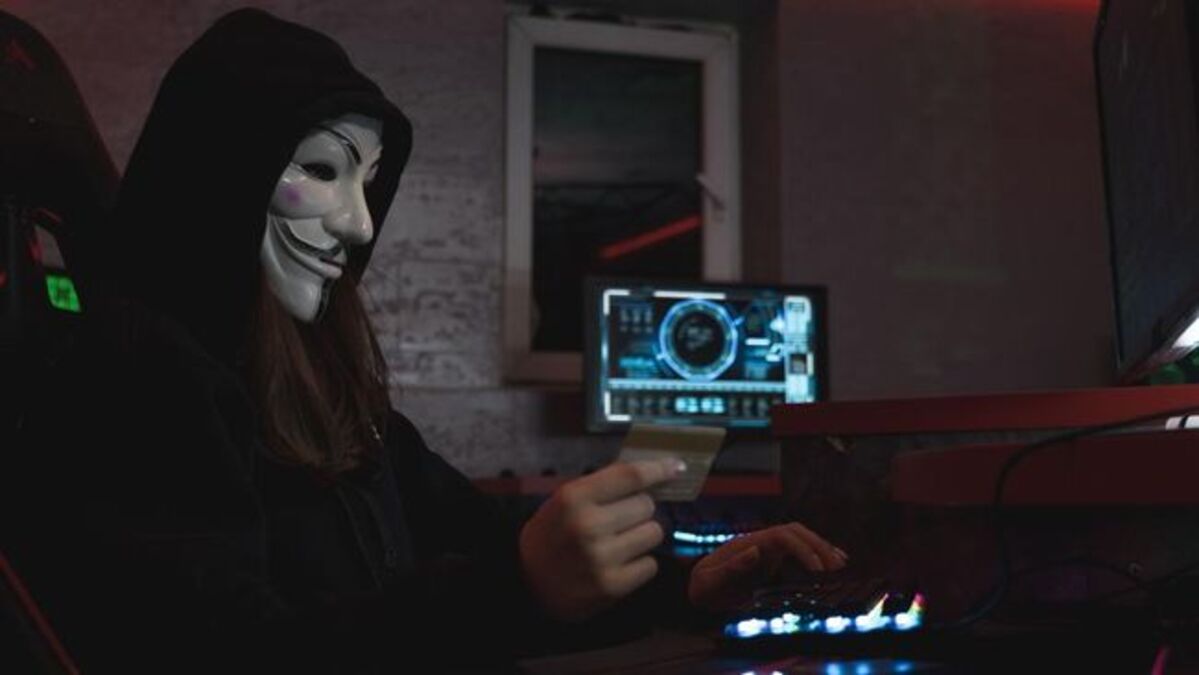 scam hacker virus pexels 1787636228700 169